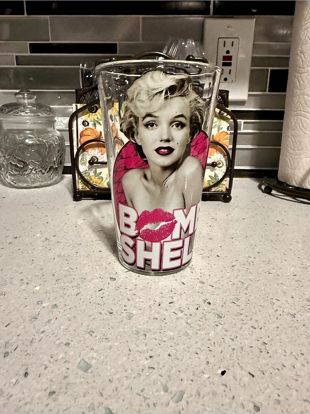 Silver Buffalo Marilyn Monroe Bombshell 16 oz. Pint Glass